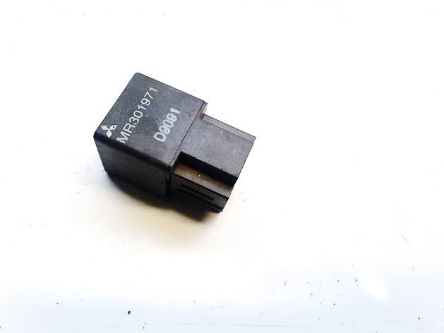 MR301971 Mitsubishi Pajero 2002 Relay module - Thumbnail 2
