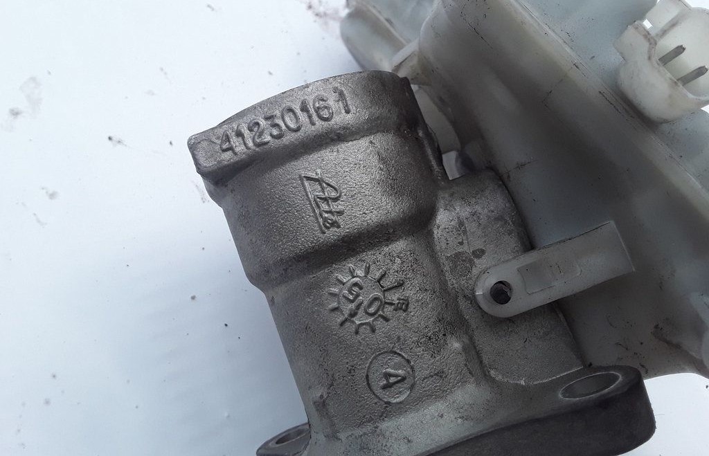 41230161 41230161 Brake Master Cylinder Volvo V50 2005 2.4L 28EUR EIS01158078 Used Auto Parts Shop