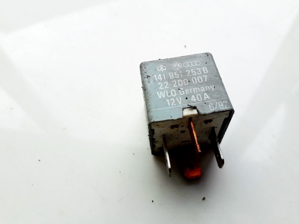 141951253B Volkswagen Passat 1994 Relay module