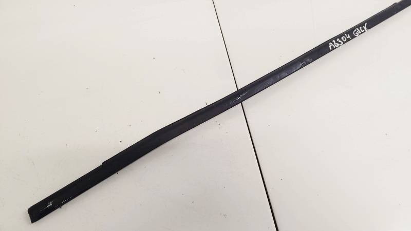 BMW 1-Series 2006 Уплотнитель пояса кузова - задний левый