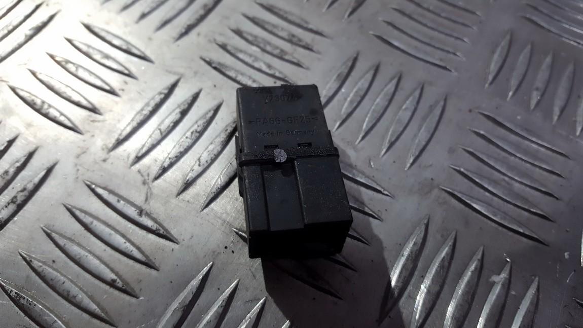 MB95338211 Mitsubishi Pajero Pinin 2001 Przekaźnik