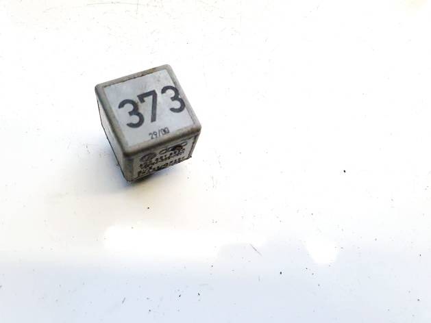 8D0951253A Volkswagen Passat 2001 Relay module