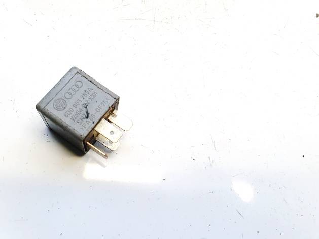 8D0951253A Volkswagen Passat 2001 Relay module - Thumbnail 2