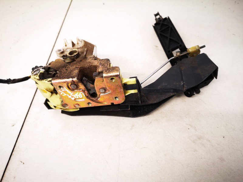 XS41A21812CF Ford Focus 2000 Door Lock Mechanism - FRONT RIGHT