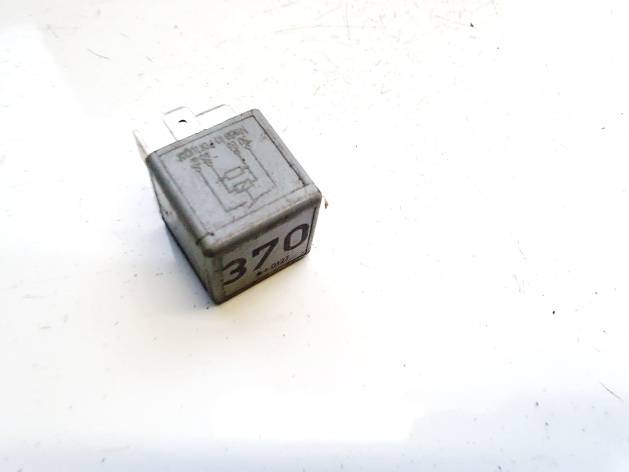 8D0951253A Volkswagen Passat 2001 RELÉ PARA AUTOMÓVIL