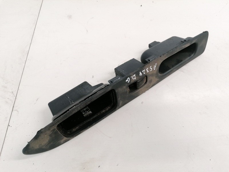 Mitsubishi Space Wagon 1999 Stiklo valdymo mygtukas (lango pakeliko mygtukai)