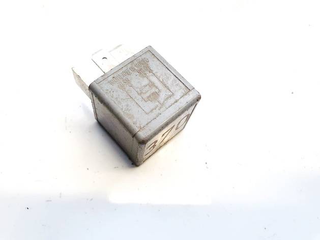 8D0951253A Volkswagen Passat 2001 RELÉ PARA AUTOMÓVIL