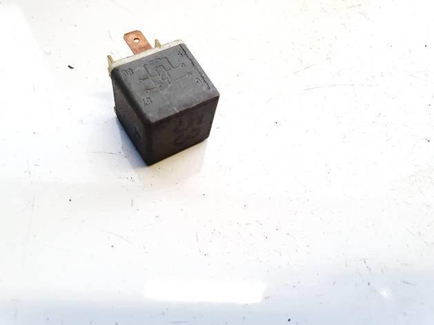 141951253B Volkswagen Polo 2006 RELÉ PARA AUTOMÓVIL