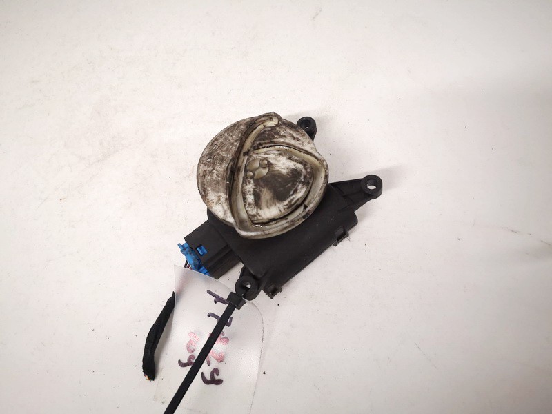 8E1820511C Audi A4 2001 Silnik klapki nagrzewnicy - Thumbnail 3