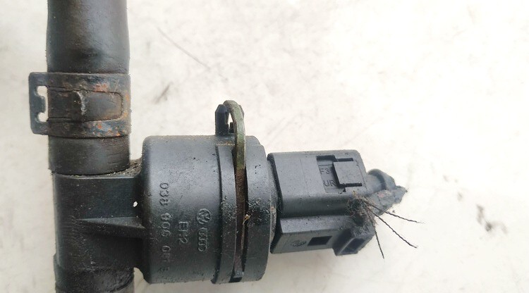 038906081B Volkswagen Passat 1997 Fuel Temperature Sensor - Thumbnail 3