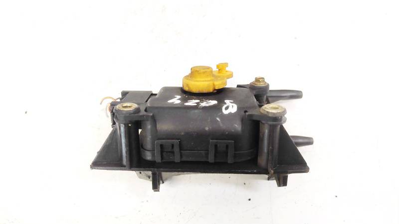 8D2820511C Volkswagen Golf 1999 Heater Vent Flap Control Actuator Motor