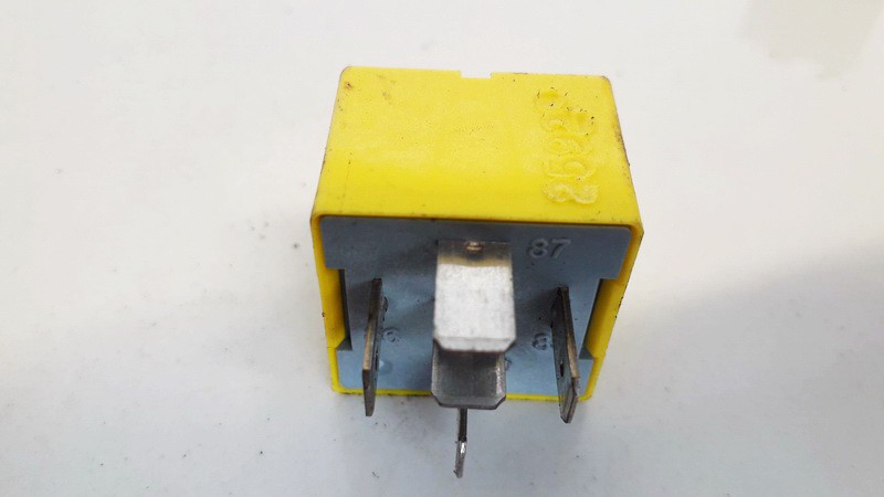 7700844253 Renault Laguna 2002 Relay module
