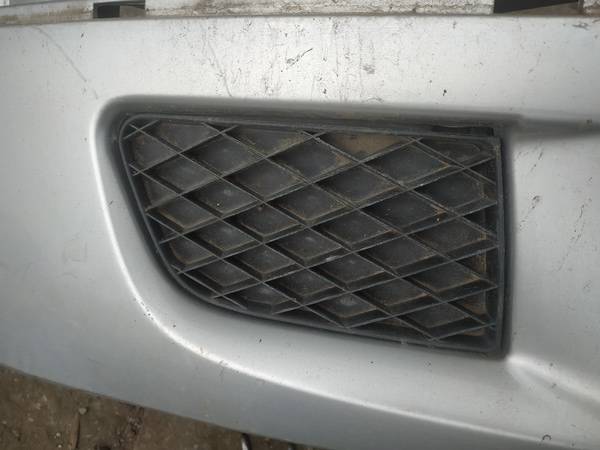 Mazda Premacy 2001 Rejilla inferior del parachoques delantero - DELANTERO DERECHO