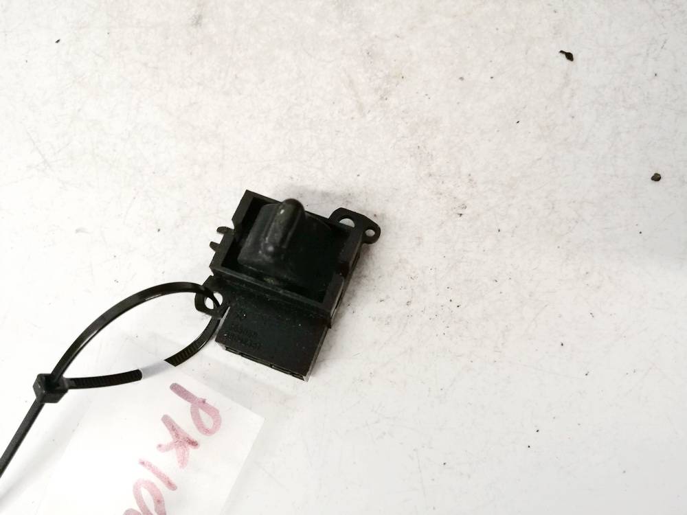 30505H Dodge Magnum 2005 Power window control (Window Regulator-Window Switch) - Thumbnail 2