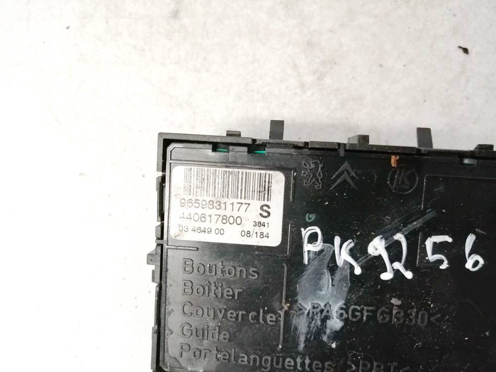 9659831177 Citroen C5 2008 Seat Control Button (seat control switch) - Thumbnail 3
