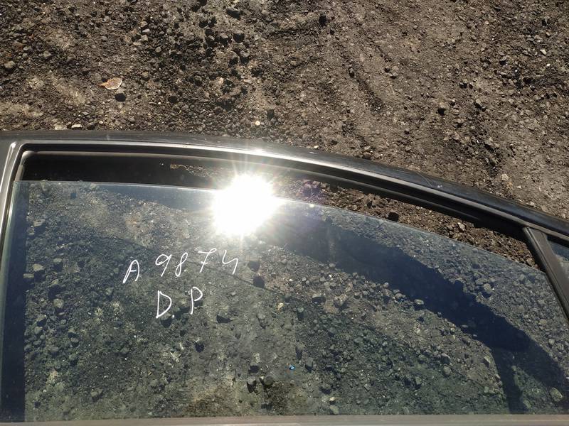 AS2 Toyota Yaris 2006 Oven lasi - EDESSÄ OIKEALLA