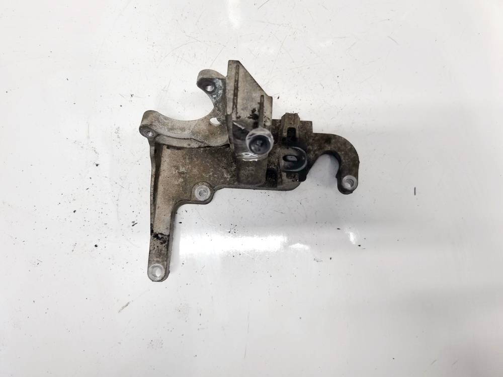 AV6Q9B470BB Ford Focus 2012 Engine Mount Bracket and Gearbox Mount Bracket