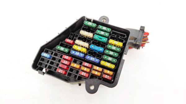 8D1941824 Audi A4 2004 Fuse box