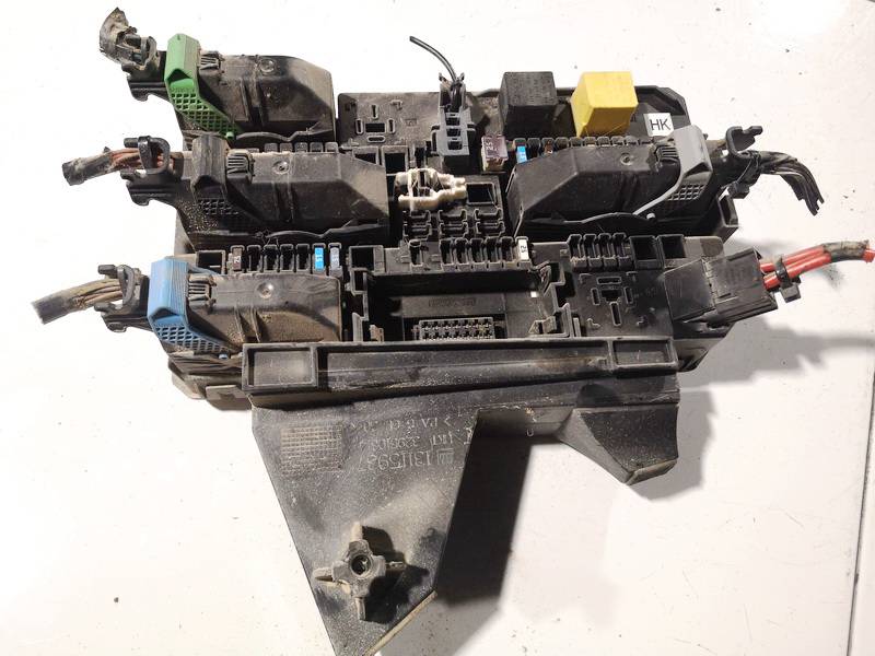 13115937 Opel Astra 2005 Fuse box