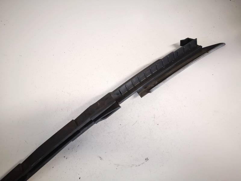 Volvo V70 1999 Listón embellecedor de la ventana de la puerta trasera - TRASERO DERECHO - Thumbnail 3