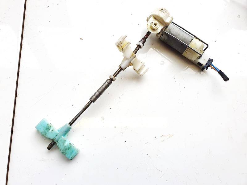 0131034 Volkswagen Golf 2004 Sēdekļa motors - PRIEKŠA PA KREISI