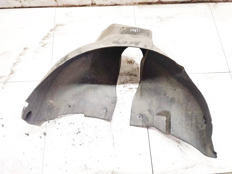 Audi A4 1995 Etupyörän sisälokasuojat - EDESSÄ OIKEALLA