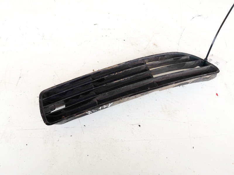 8D0807346G Audi A4 1997 Bumper Grille - FRONT RIGHT