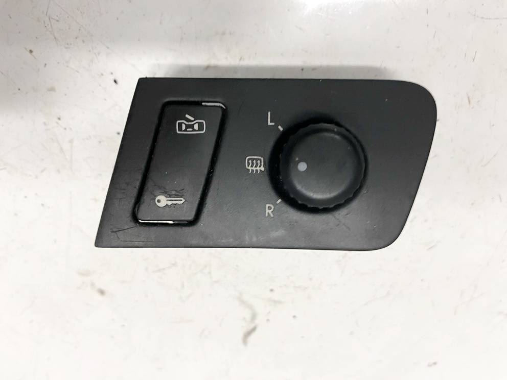 1T1959552 Skoda Superb 2011 Isoriniu veidrodeliu valdymas