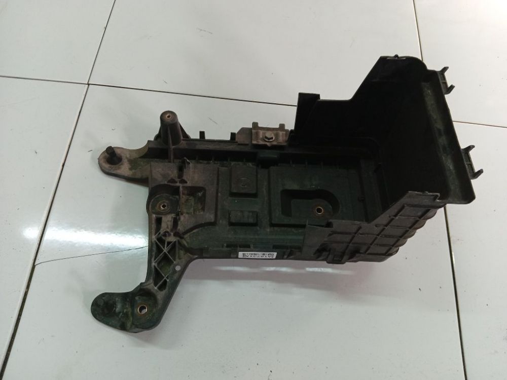 1K0915333C Volkswagen Golf 2006 Obudowa baterii - akumulatora