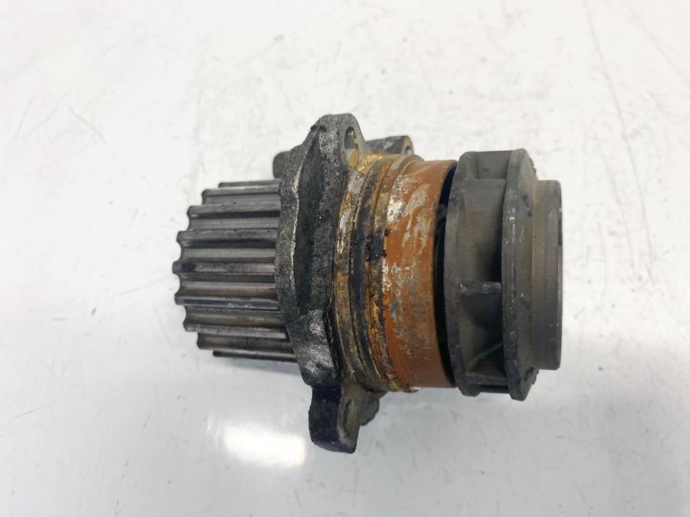 08102469 Volkswagen Passat 2003 Vandens pompa (siurblys) - Thumbnail 2