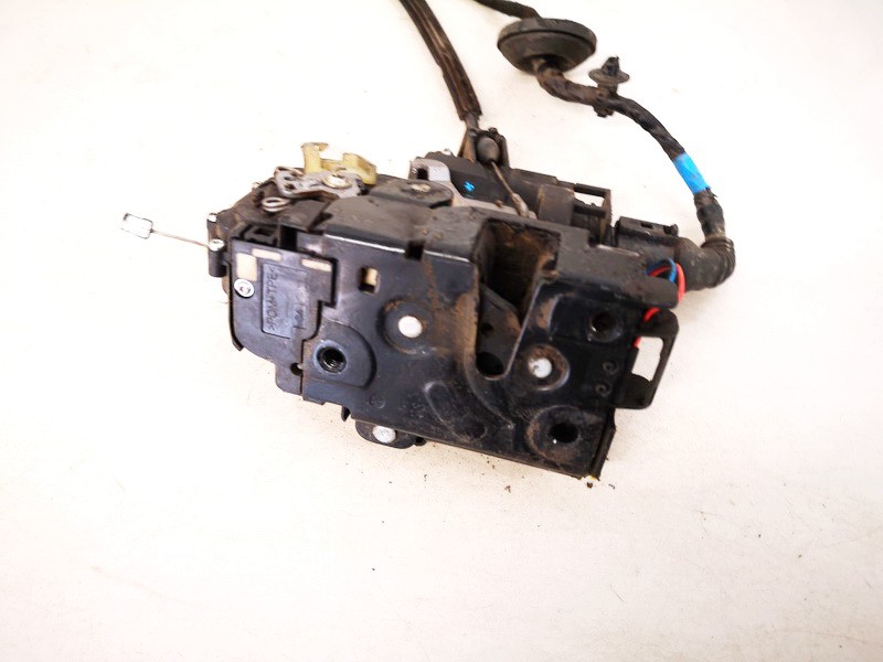 C6X1837013H Volkswagen Passat 1998 Door Lock Mechanism - FRONT LEFT
