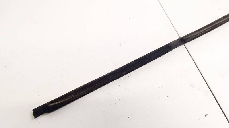 Skoda Superb 2003 Glass Trim Molding-weatherstripping - FRONT RIGHT