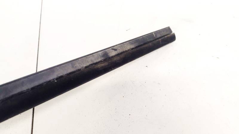 Skoda Octavia 1998 Glass Trim Molding-weatherstripping - FRONT RIGHT - Thumbnail 3