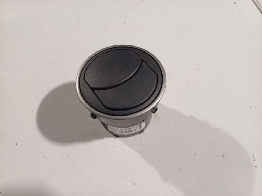 BBM464730 Mazda 3 2010 Dash Vent (Air Vent Grille)