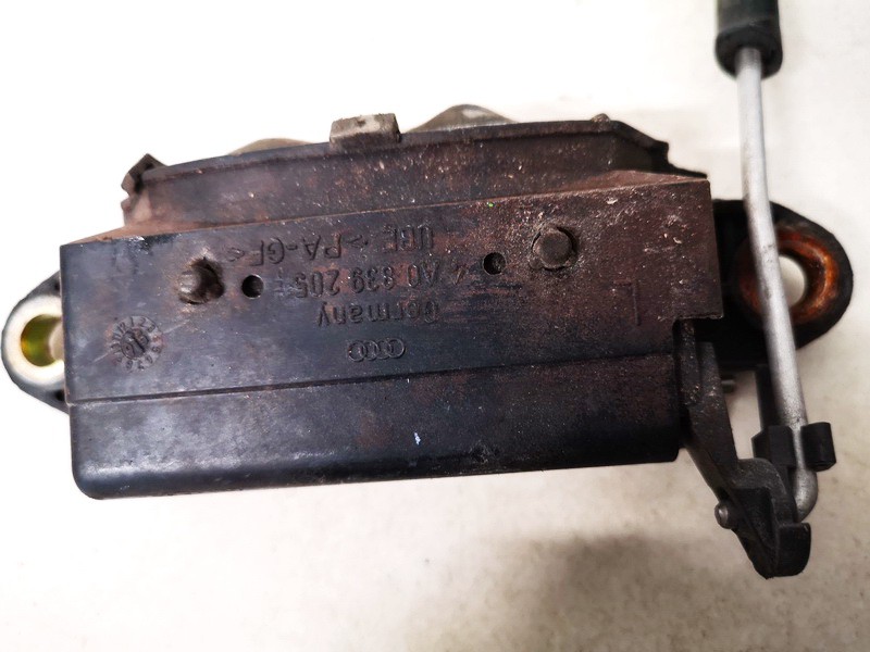 4A0839205 Audi A4 1996 Durvju ārējā roktura - AIZMUGURE PA KREISI - Thumbnail 3