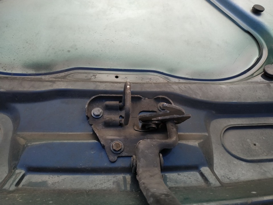 Audi A4 1996 Konepellin lukko - Thumbnail 2