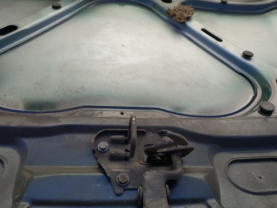 Audi A4 1996 Zamek maski