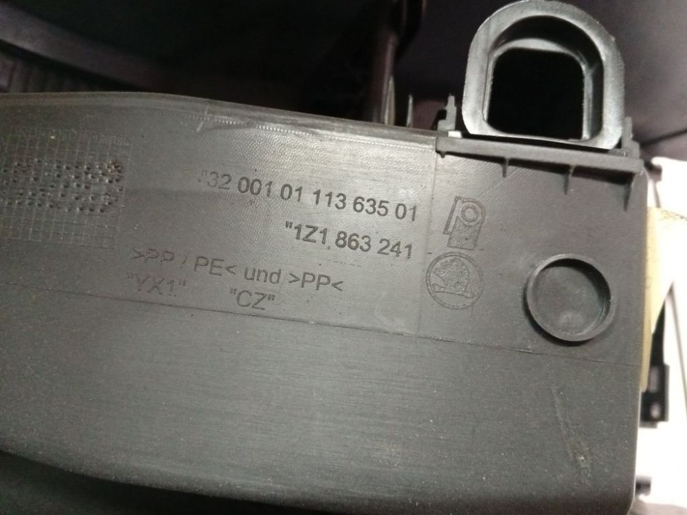 320010111363501 Skoda Octavia 2009 Center console - Thumbnail 4