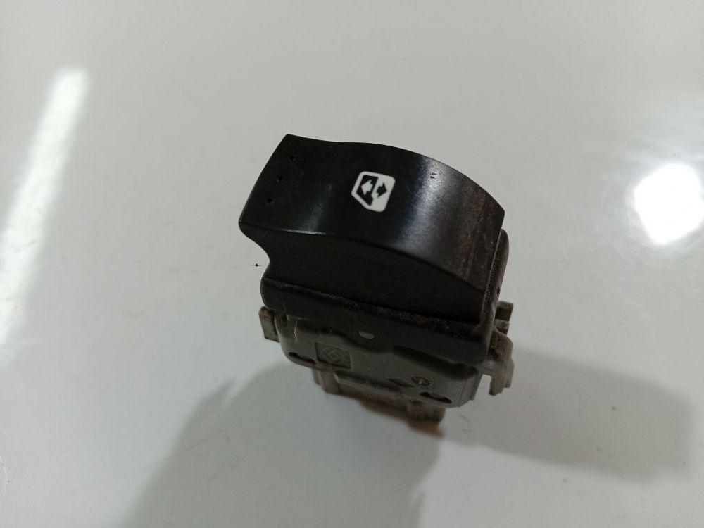 28082 Renault Scenic 2005 Przycisk sterowania szybą (przyciski podnoszenia szyby)