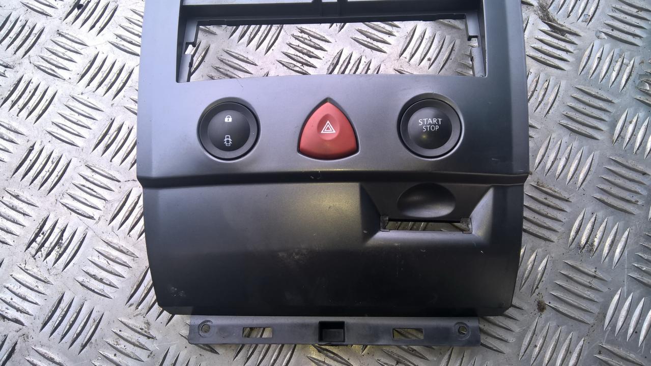 8200407415 820095493, 8200109723, 8200107808, 8200407416 Hazard switch