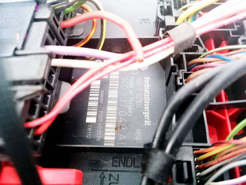 1K0937049A Volkswagen Caddy 2007 Fuse box - Thumbnail 3