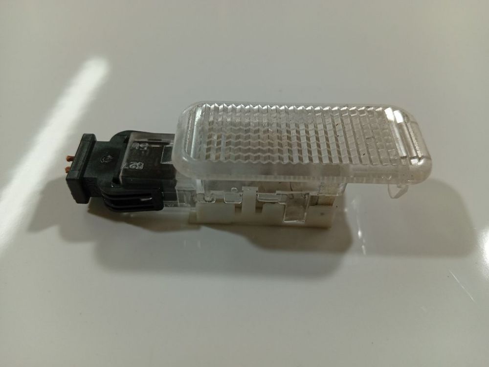 893971632 Audi A6 2005 Interior lighting