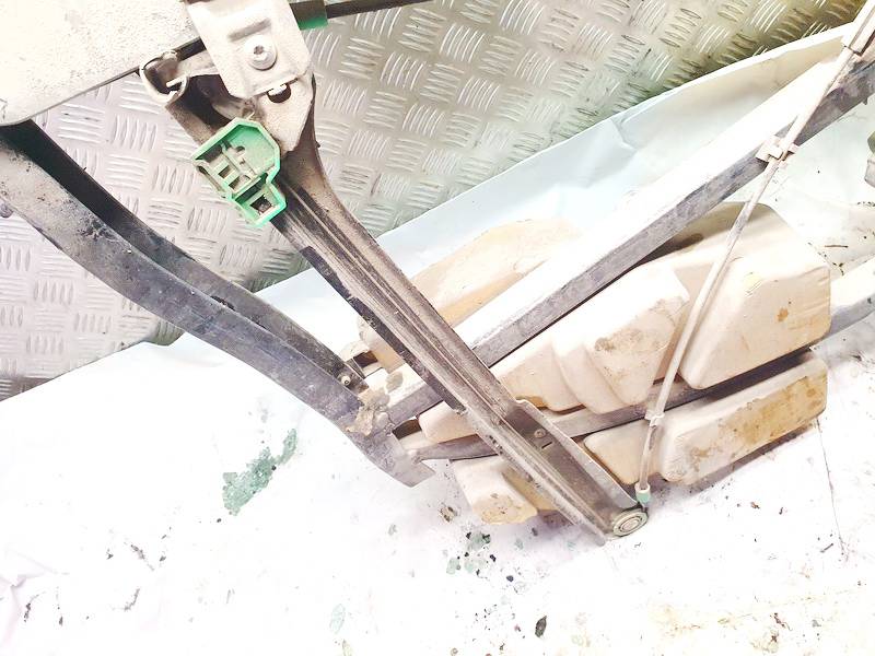 Audi A4 1997 Durvju loga pacēlājs - PRIEKŠA PA LABI - Thumbnail 3