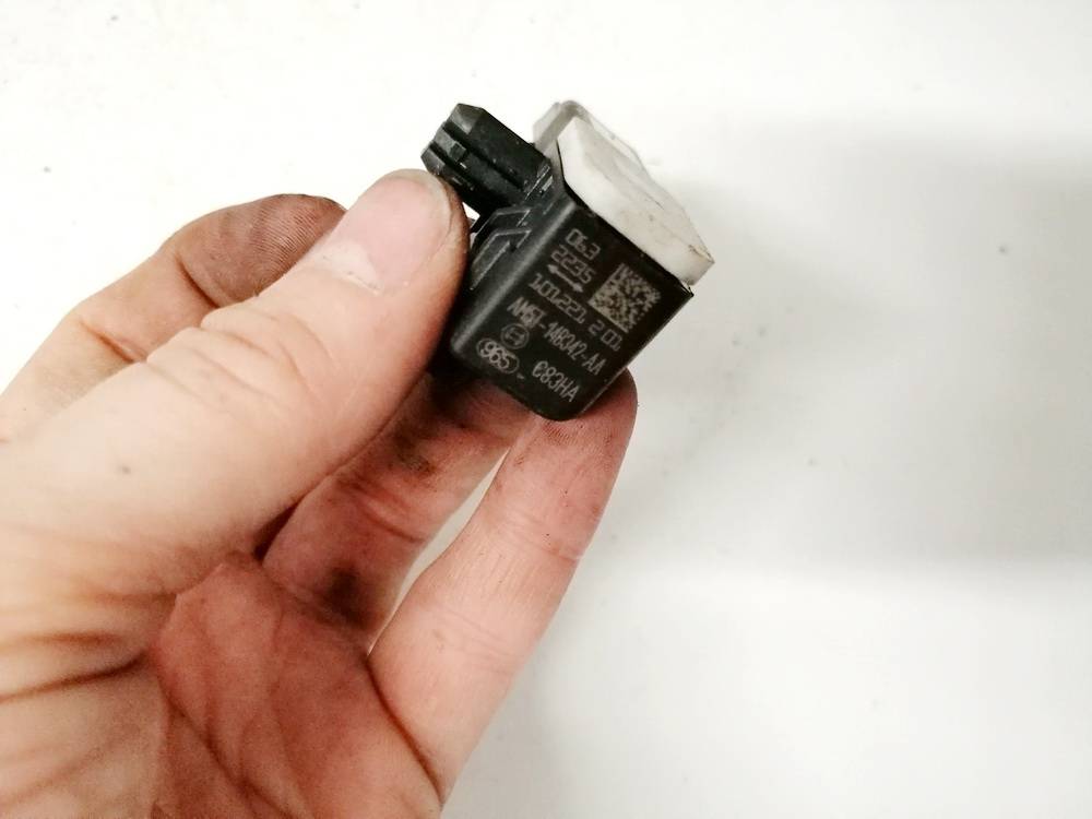 AM5T14B342AA Ford Galaxy 2011 Drošības spilvena trieciensensors - Thumbnail 3