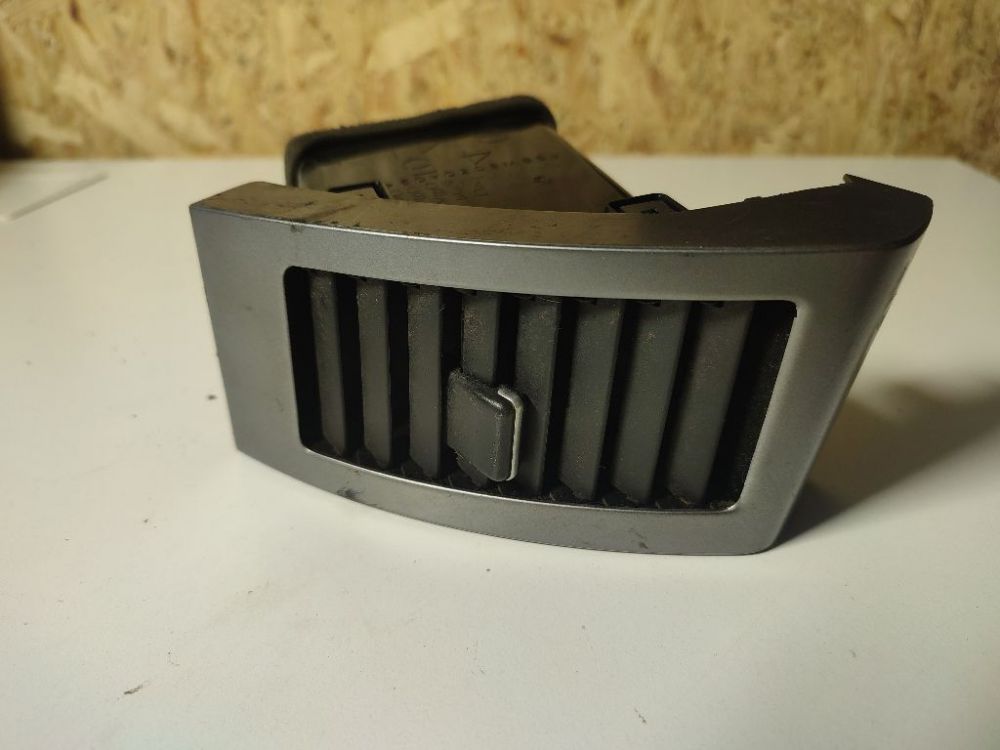 GN71114000 Peugeot 4007 2007 Dash Vent (Air Vent Grille)