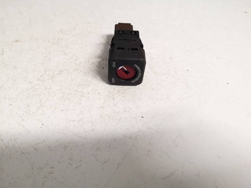 95835T02 Toyota Aygo 2012 Turvatyynyn airbag merkkivalo palaa jatkuvasti tai vilkkuu