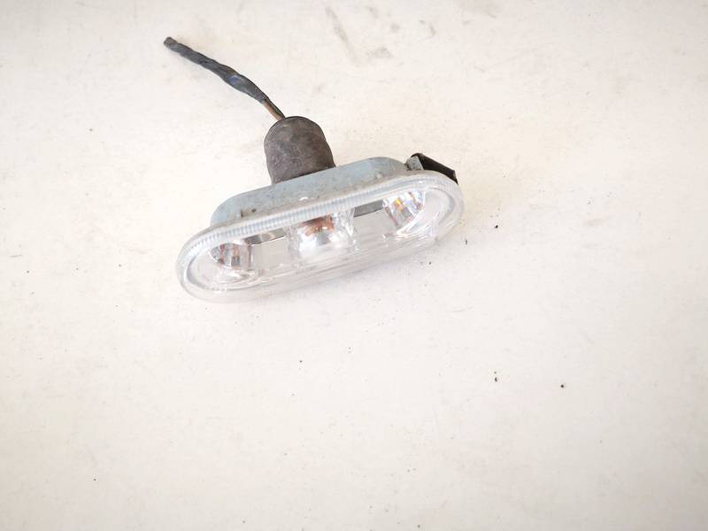 1J0949117 Volkswagen Polo 2003 Clear Side Repeaters - FRONT RIGHT