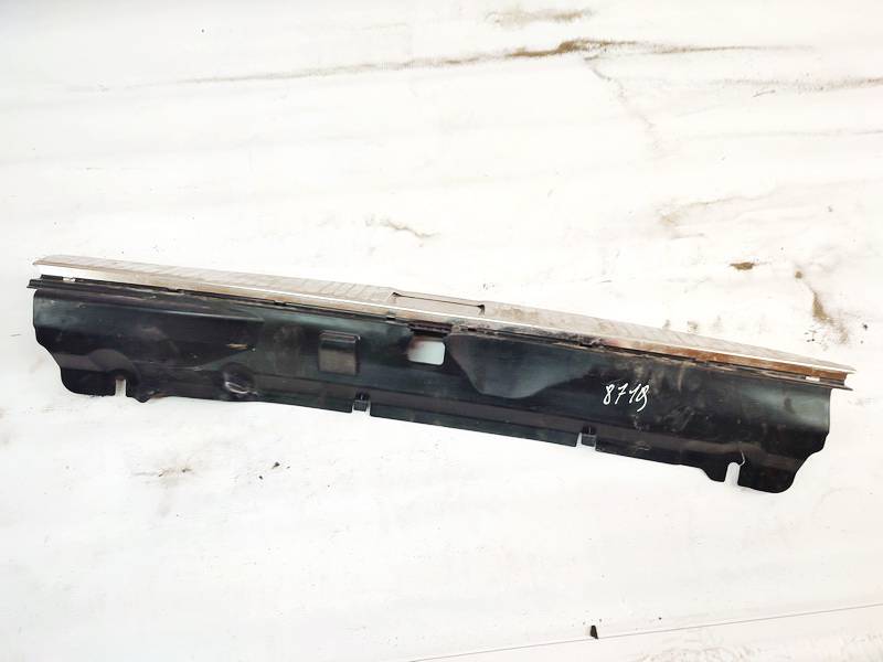 Mercedes-Benz C-CLASS 2008 Wykończenie wnętrza bagażnika w pobliżu zamka