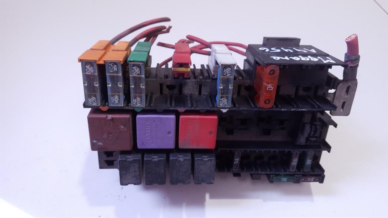7703297988 Renault Megane 2001 Fuse box