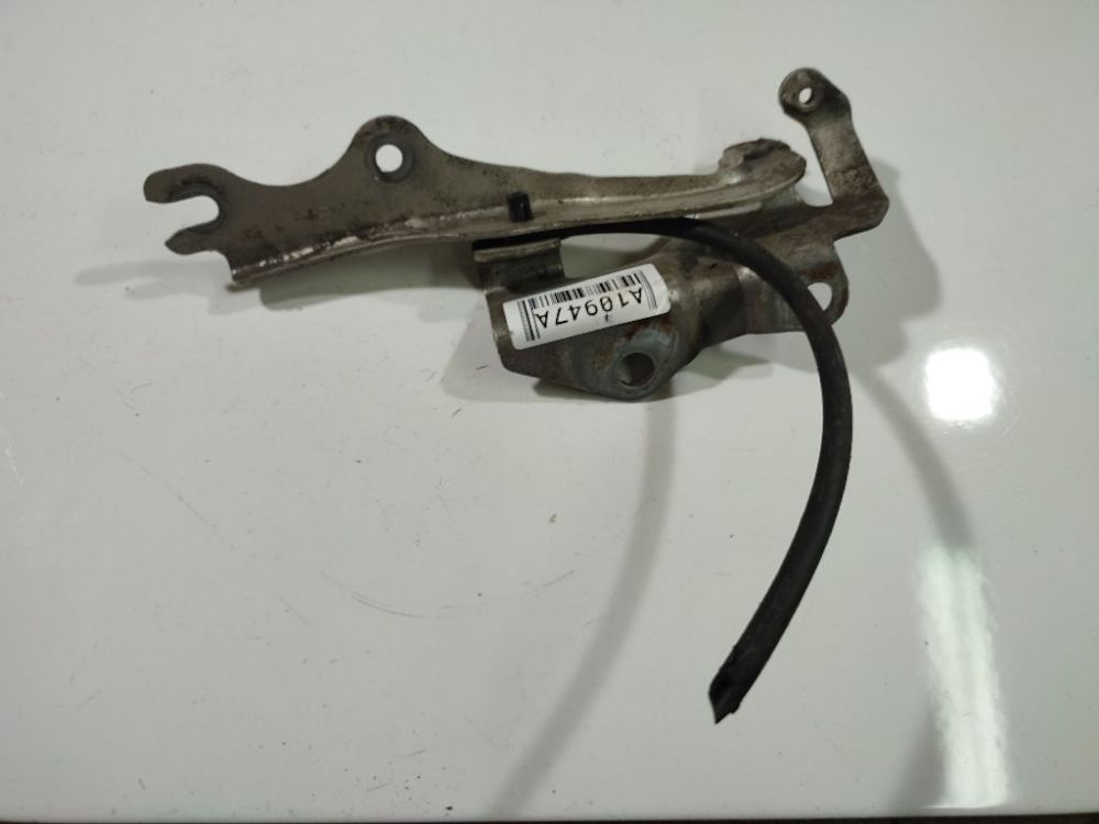 Mazda 3 2008 Петля капота правая